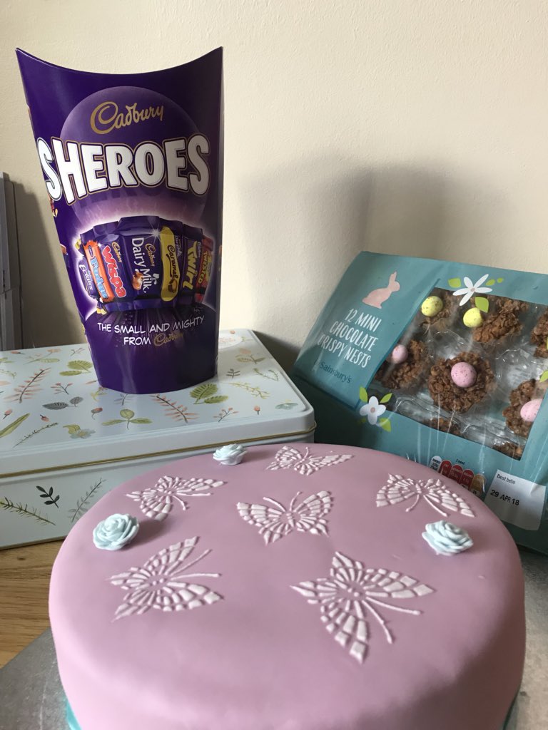 anniestij's tweet photo. #artwork created today by #womensrefuge in #Bedford. Based on @erinpizzey  the pioneer of domestic abuse shelters. #keys belonging to their old homes and messages for their new beginnings.  Tea cake and #Sheros were on the menu. https://t.co/1KOsxw4fsJ