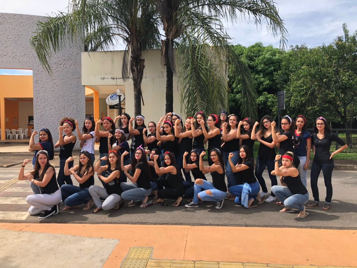 carissimos3rao's tweet photo. girl’s pwr 🌹 feliz dia internacional da mulher 💪🏻 https://t.co/IdlMP9Z5w9