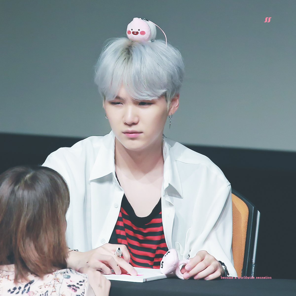 sensation1204's tweet photo. 햅피벌뜨데이슙😃
#GeniusYoongiDay
#슈가생일ㅊㅋ 

#BestFanArmy #BTSARMY  #iHeartAwards @BTS_twt https://t.co/wK4SE5M5FP