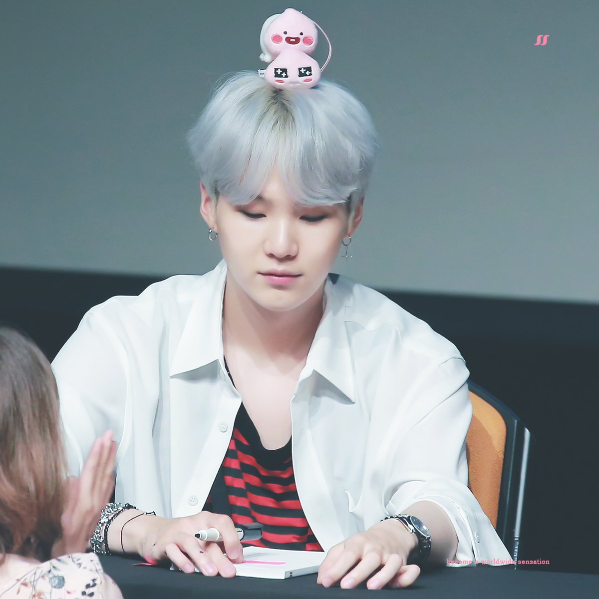 sensation1204's tweet photo. 햅피벌뜨데이슙😃
#GeniusYoongiDay
#슈가생일ㅊㅋ 

#BestFanArmy #BTSARMY  #iHeartAwards @BTS_twt https://t.co/wK4SE5M5FP