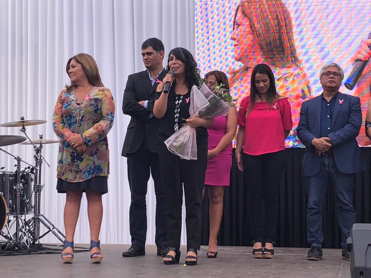 KarlaEnAccion's tweet image. Quiero agradecer la invitación de la alcaldesa de San Bernardo, @Nora_Cuevas, a la hermosa conmemoración de su comuna por el #DíaDeLaMujer, junto a la futura Ministra de @MinMujeryEG, @isabelpla. #DíaInternacionalDeLaMujer