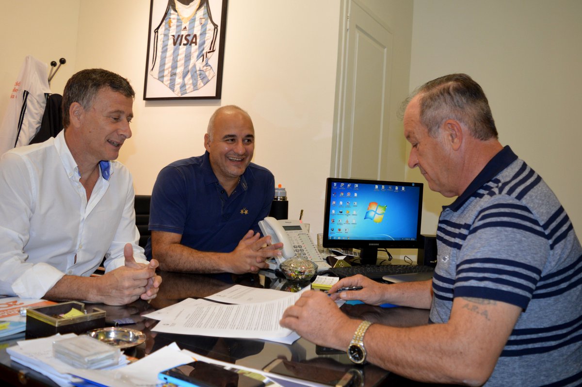 Lotería Chaqueña aporta a la construcción de una cancha de #fútbol de césped sintético en #LaClotilde bit.ly/2FBHkU8 #ElEstadoDeTuLado #ConLoteríaChaqueñaGanásSeguro #GanarEsQueLasObrasLleguenATodos