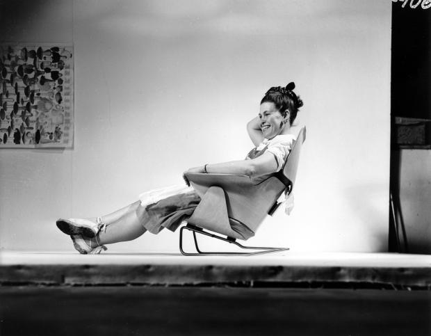 alejandrocsome's tweet photo. Ray Eames

Alemana inició su carrera como estilista y pintora abstracta. En 1920, fue la primera mujer en ser directora de la compañía Werkund. Trabajo con  Mies van der Rohe durante 13 años. Con una alta y excelente produccion de pensamiento y de diseño.

https://t.co/JSsReMg1aB https://t.co/q5OjXWymDl