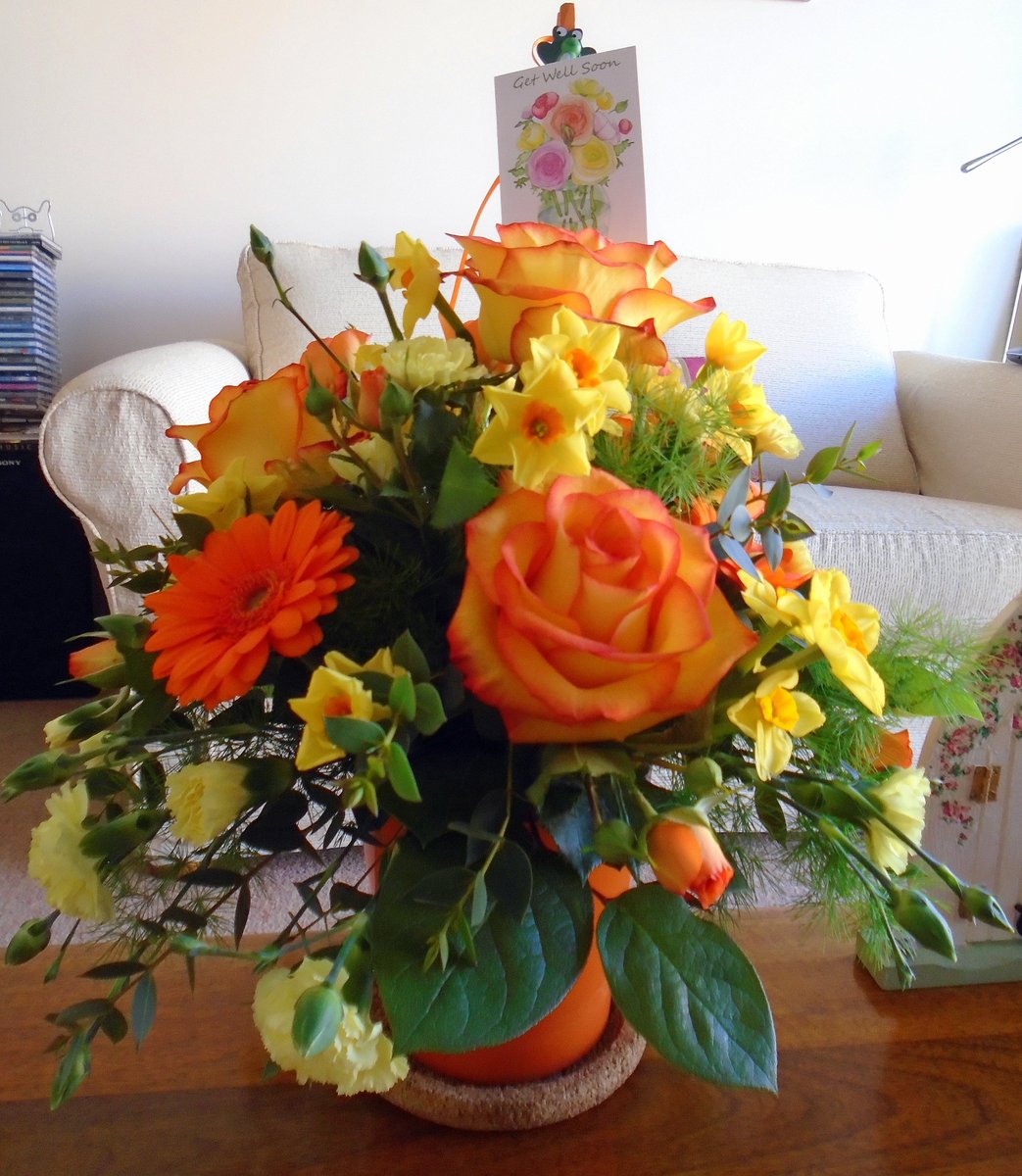 AliDiva_'s tweet photo. Gorgeous cheery flowers delivered from @JaneBidwell - thank you so much @dotilass 🧡💐💛#blessed https://t.co/TxDmP00bw3