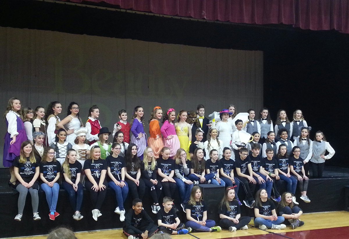 LakeviewLoop's tweet photo. W-O-W! Lakeview is bubbling and brewing and pride over this group!  School musical week and we just had our first show. Amazing! @SMFSchools https://t.co/xNCrT00xvt