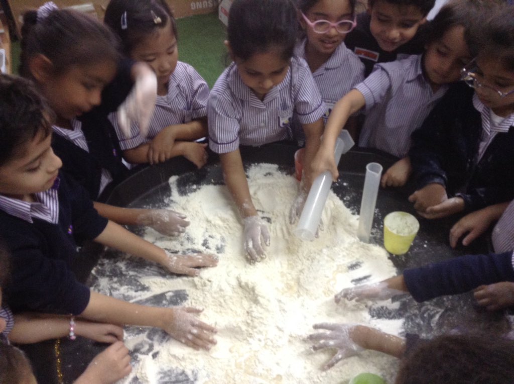 science_sbs's tweet photo. Best way to teach physical changes to young children is by proving them with the opportunity to investigate and explore for themselves. Science in FS2. @FS1_SBS @SafaBritishSch @VPSafaBritish @FS2_SBS @science_sbs @KHDA https://t.co/DTIciPn8Gt