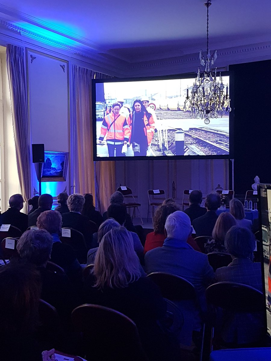 Prefet57's tweet photo. #Prefet57 #SNCFemmes #8Mars
Le documentaire #SNCFaufeminin nous fait réfléchir sur le plafond de verre https://t.co/RFSQU4igwf