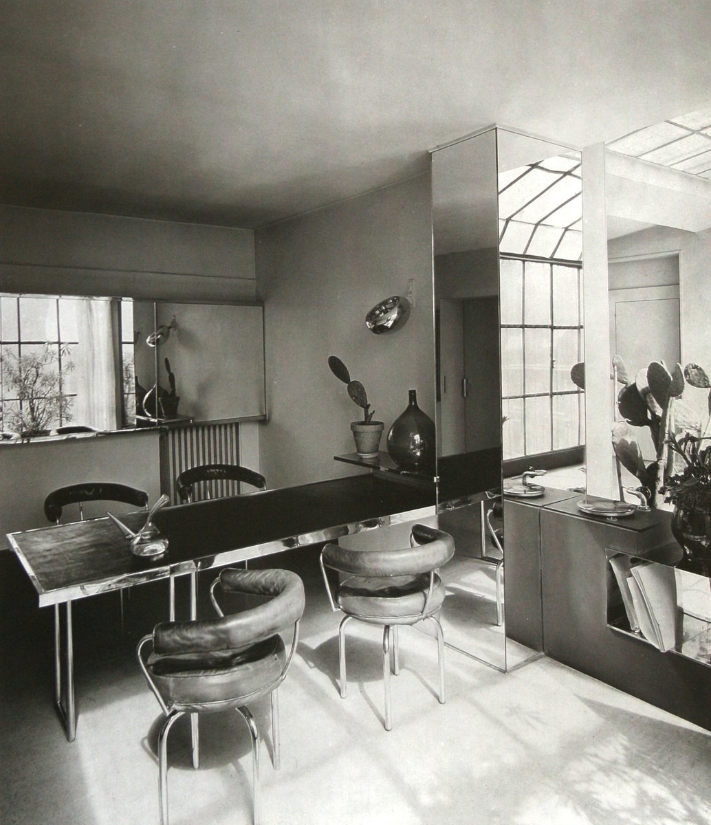 alejandrocsome's tweet photo. Charlotte Perriad

Solicitó trabajo en el estudio de Le Corbusier en 1927 y no fue aceptada. Cuando su trabajo fue puesto en exhibición en el Salón de Otoño, el quedó tan impresionado, que le ofreció un trabajo. Diseño B301, B306 y el Comfort LC2 Grand.

https://t.co/ckUCAarDtZ https://t.co/w1PqUlJlYh