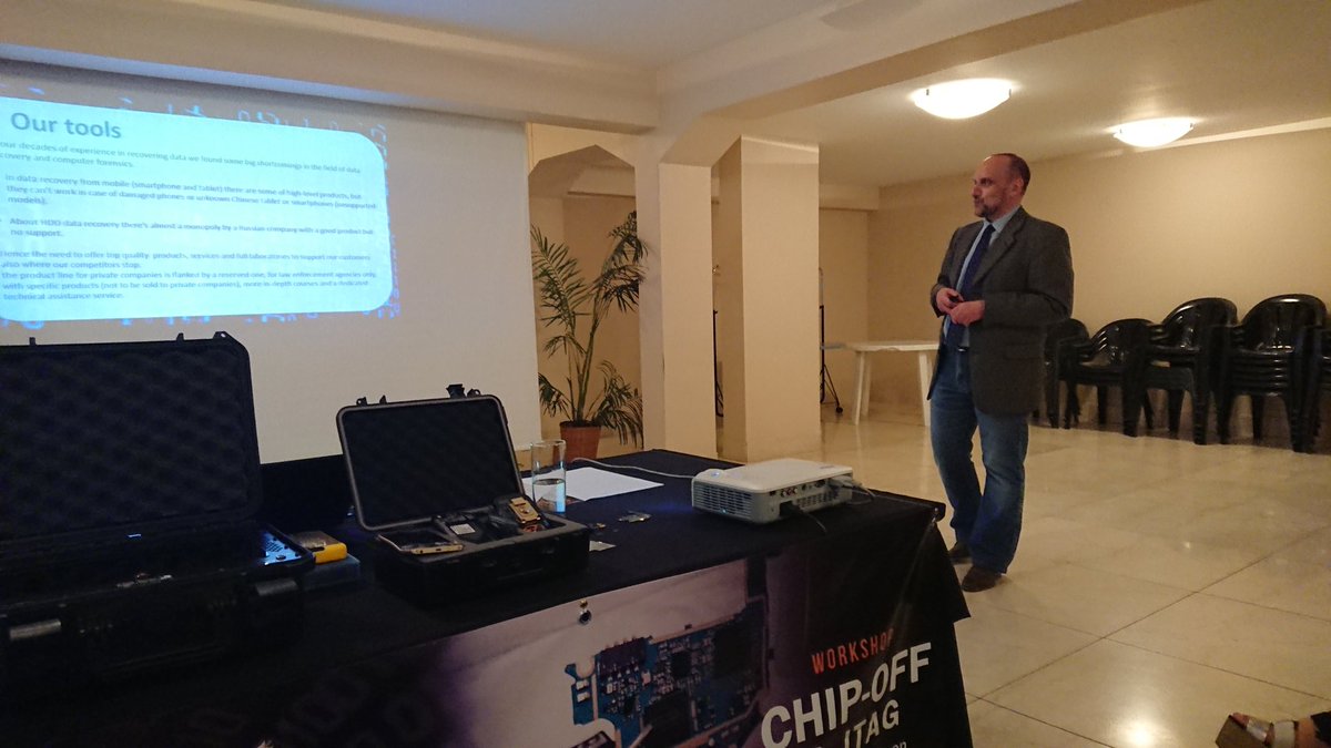 pablocroci's tweet photo. #Chipoff en #Tamce, muy buen workshop, la forensia en móviles que se viene. Gracias Nicolás Roggiero y mi amigo @EmilianoAZarate por su charla y usarme como conejito de india https://t.co/h5KnysND8Y
