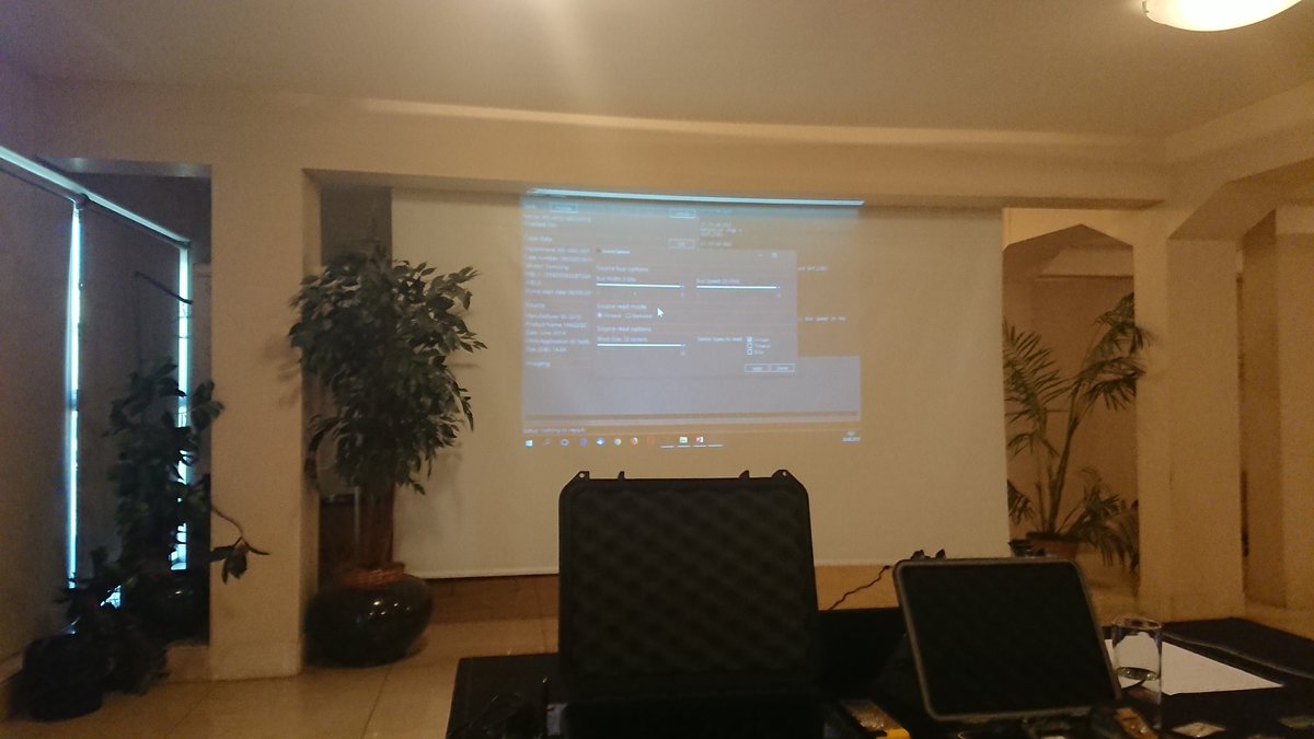 pablocroci's tweet photo. #Chipoff en #Tamce, muy buen workshop, la forensia en móviles que se viene. Gracias Nicolás Roggiero y mi amigo @EmilianoAZarate por su charla y usarme como conejito de india https://t.co/h5KnysND8Y