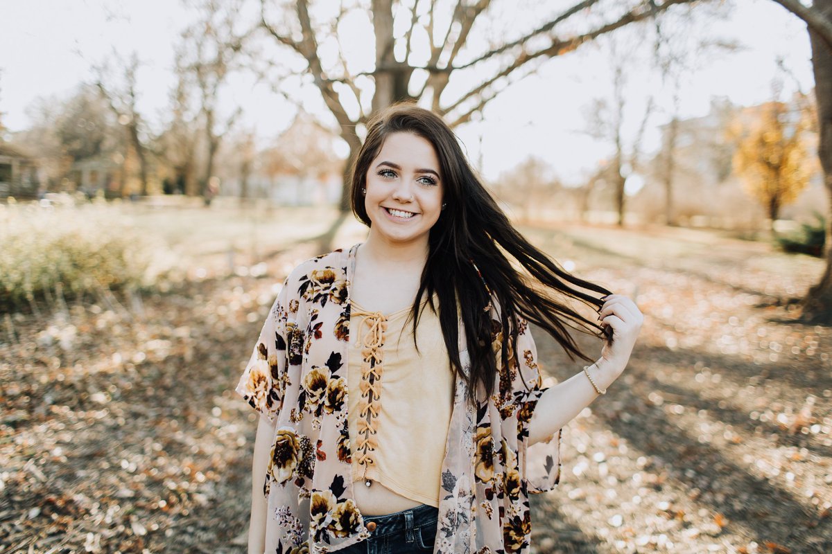 NikkiMoorePhoto's tweet photo. Having a last minute senior shoot can be just as beautiful with the fall colors. Gabby called me and we set up a time to adventure around with the fall leaves - she even brought her sweet mother! Read more to see the images we created together.

https://t.co/n0loFv9nVm https://t.co/bYzbgEIVBx