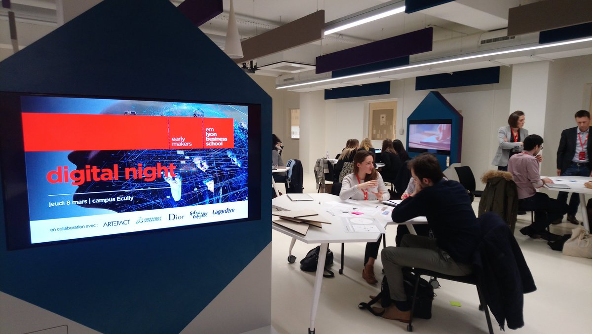 AServillat's tweet photo. Welcome aux #employeurs #digitalnight @EMLYON @emlyon_careers @data_emlyon finding #talent https://t.co/L5VsFdeL22