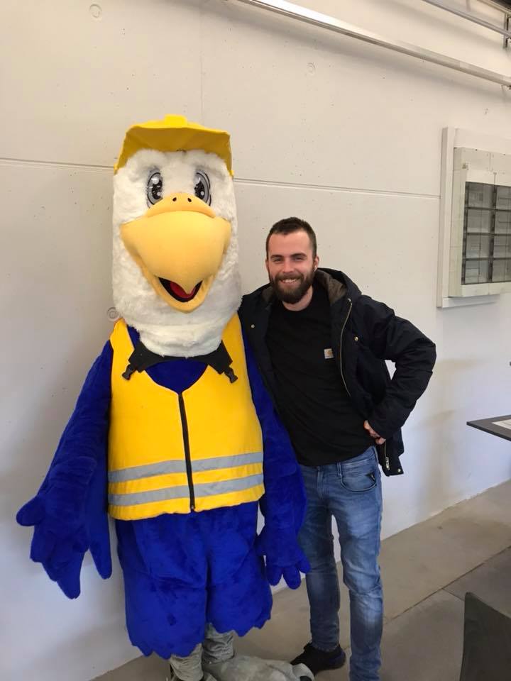 Probst_Inc's tweet image. There&apos;s a life size @ProbstHandling eagle!
#hardscape #Probst #pavermax