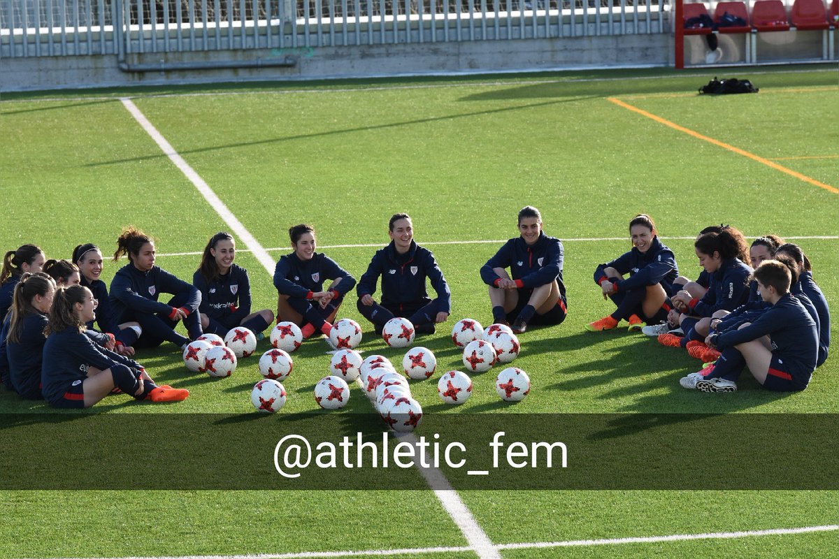 Athletic_Fem's tweet photo. Las jugadoras han realizado un paron de cinco minutos por los derechos de las mujeres como propuso @afefutbol https://t.co/l1ooQRoZOk