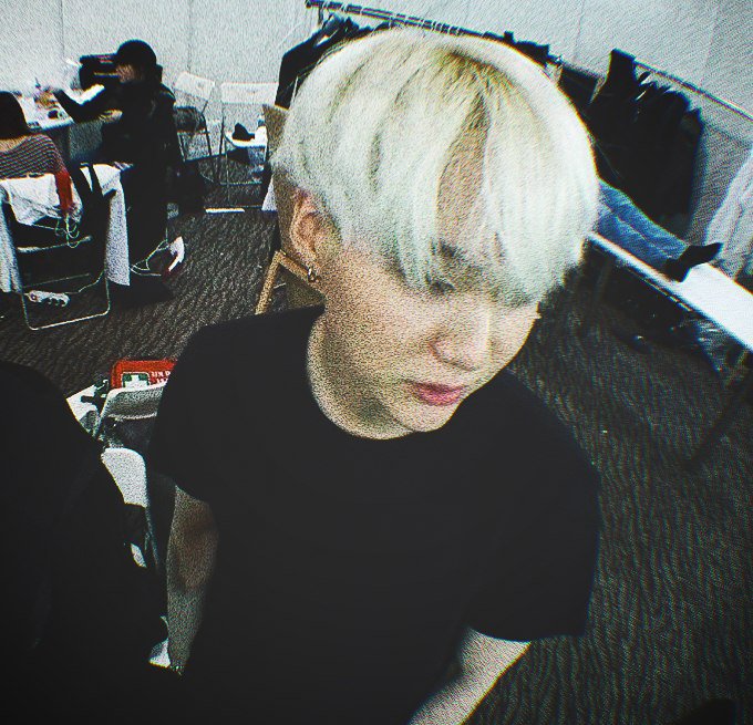 cherry_suga's tweet photo. С прибавлением ещё одного года ближе к твоей смерти,люблю тебя,стари4ок ты наш.(¬_¬)ﾉ🍷🎁🎆🎂🎈

#HAPPYSUGADAY #BTS #yoongiday https://t.co/sN2n8W5c4D