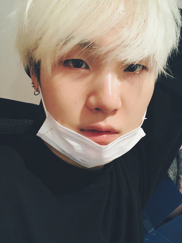 cherry_suga's tweet photo. С прибавлением ещё одного года ближе к твоей смерти,люблю тебя,стари4ок ты наш.(¬_¬)ﾉ🍷🎁🎆🎂🎈

#HAPPYSUGADAY #BTS #yoongiday https://t.co/sN2n8W5c4D