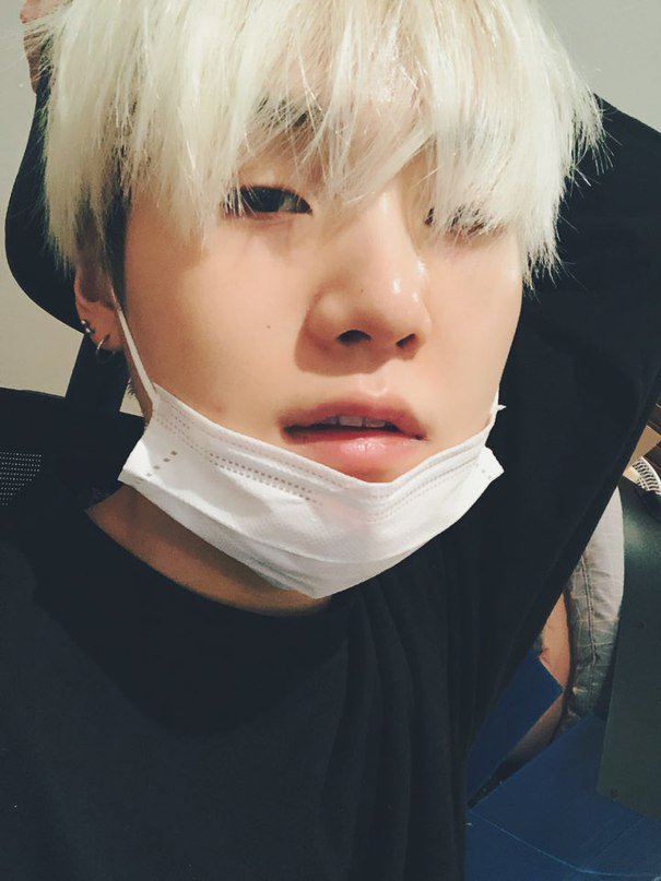 cherry_suga's tweet photo. С прибавлением ещё одного года ближе к твоей смерти,люблю тебя,стари4ок ты наш.(¬_¬)ﾉ🍷🎁🎆🎂🎈

#HAPPYSUGADAY #BTS #yoongiday https://t.co/sN2n8W5c4D
