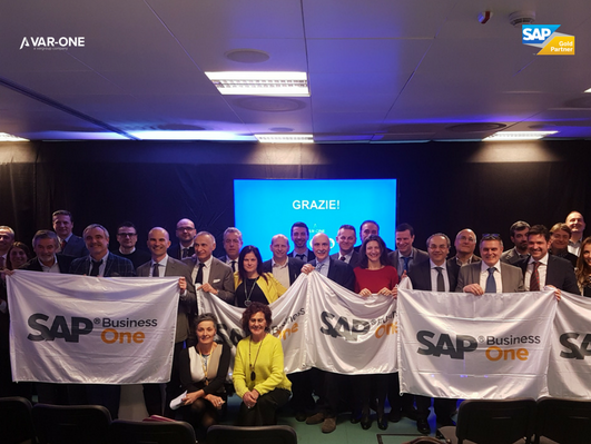 __Sinapsi__'s tweet photo. Al  Kick Off @VarOneSAP  2018  Sinapsi Informatica ha ricevuto un riconoscimento come Best Sales 2017 🏆#SAPBusinessOne #KickOffVarOne https://t.co/7Xalp5b5PI