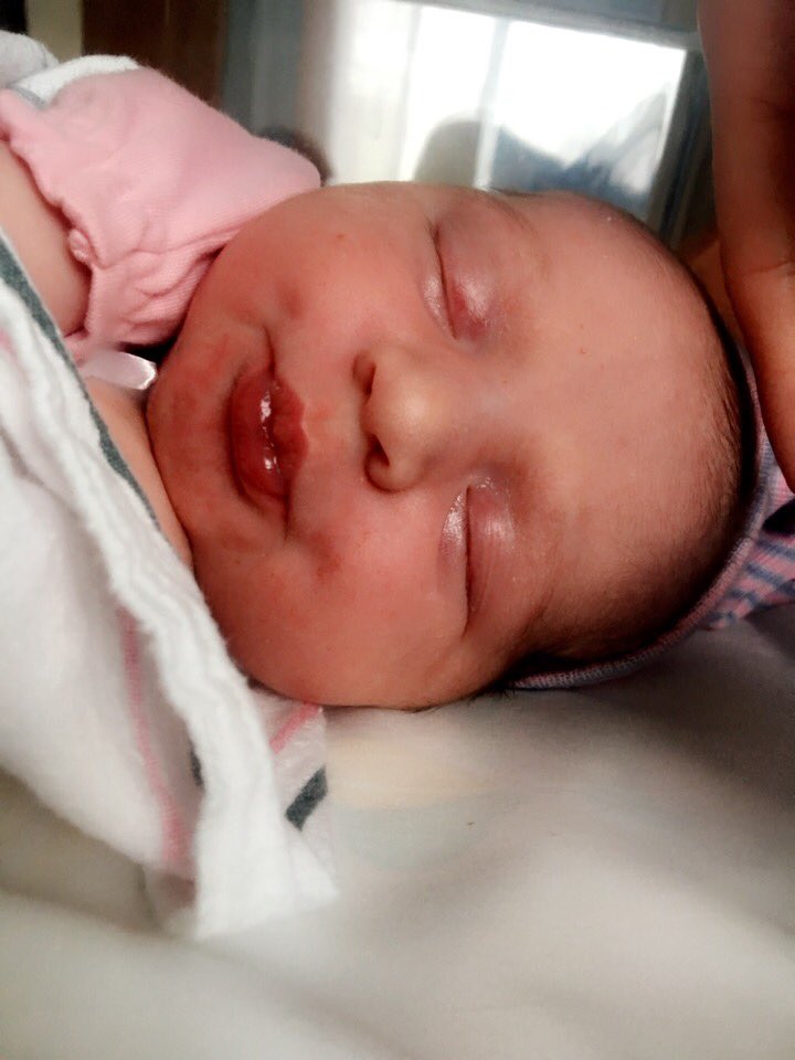breemickaay_'s tweet photo. 🌸Braelynn Graice Rice🌸
Born on March 7th 2018 at 8:28am
Blessed with a perfect, healthy babygirl that weighs 7lbs 11.8 oz&amp;20 1/4inches long. https://t.co/2rcCWn1Q7V