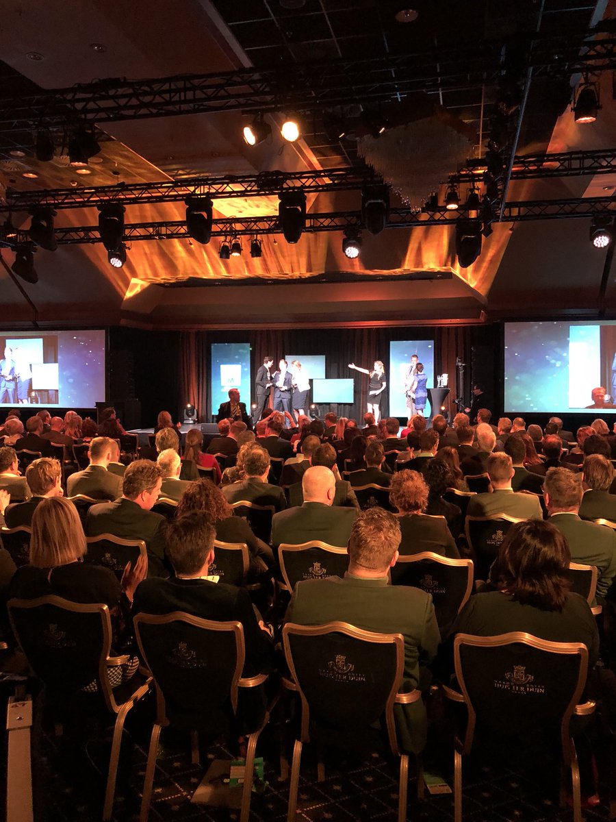 ConnieMaathuis's tweet photo. Mooie winnaar Senior Sales Professional van @SMA_Sales, Ruben van den Burg van @Oadvakanties https://t.co/3WDKqJhUxP