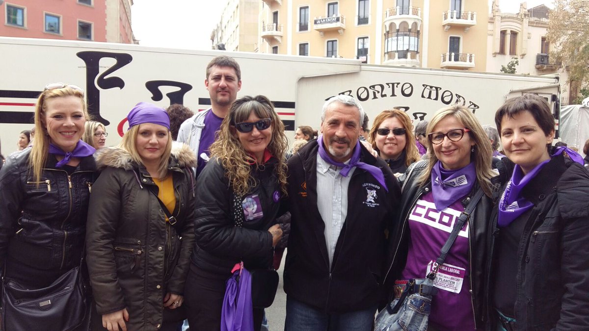 haro_merce's tweet photo. @ccoocatalunya @AlbagarciaSAL @ccoo_serveiscat @FragadisCcoo @Angel9deJunio El comerç de CCOO surt al carrer contra les viòlencies masclistes i la bretxa salarial https://t.co/BeiOxTNN2j