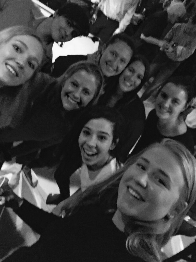 catapelaez4's tweet photo. Feliz día de la mujer! Celebrándolo en Calgary. /Happy women’s day! Celebrating it in Calgary.🙅‍♀️🏃‍♀️🏋🏼‍♀️🏄🏼‍♀️🏌️‍♀️🤾‍♀️🧗‍♀️🧘‍♀️🤸‍♀️@PSAWorldTour @EnamorateBOG @NikeTraining @DBMTeamCol @OlimpicoCol @SquashColombia @IDRD #masqueundia #WomensDay2018 https://t.co/0U7sRhfuFg