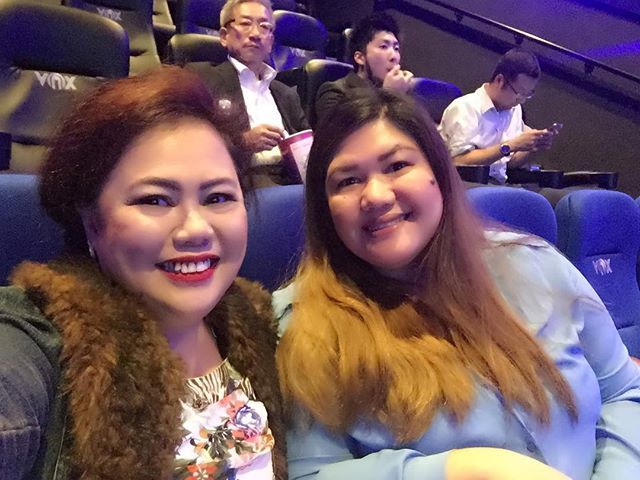 StoriesInMyDNA's tweet photo. Celebrating #internationalwomensday at @voxcinemas special screening of #Emirati films empowering #women with @sophierae_barrios _barrios #womenempowerment #greatmoments #thanksfromus #vox #she #moonrider #uaedna #whatsyourstory #wewriteyourstory #getdna… https://t.co/cMHwjcOfSw https://t.co/KbBRK7qFXp