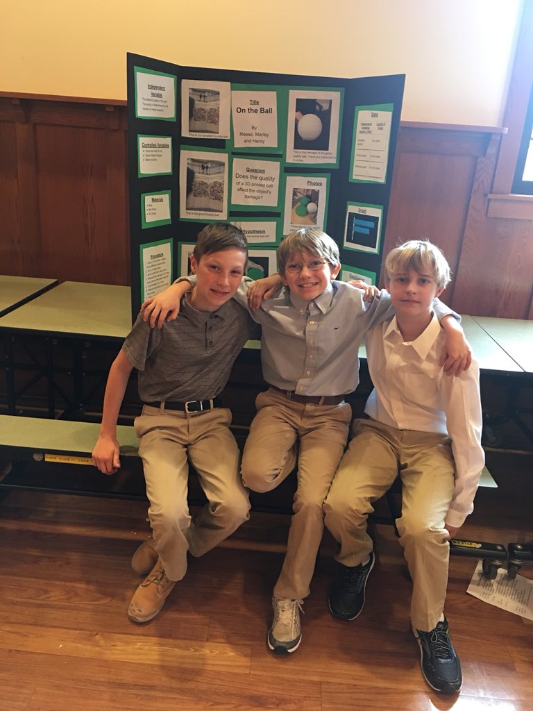 ashlindukes's tweet photo. #TSSscifair18 Posing during a much deserved break! https://t.co/GCt4bISXo3