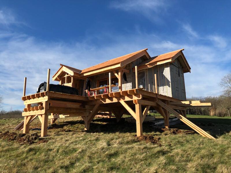 NIDPERCHE's tweet photo. Nouvelle cabane avec spa en Dordogne par @NIDPERCHE #workinprogress #nidperche #cabane #cabanesurpilotis #dordogne #spa #wood #woodworking #cabinlife https://t.co/AjVxmCMlP2