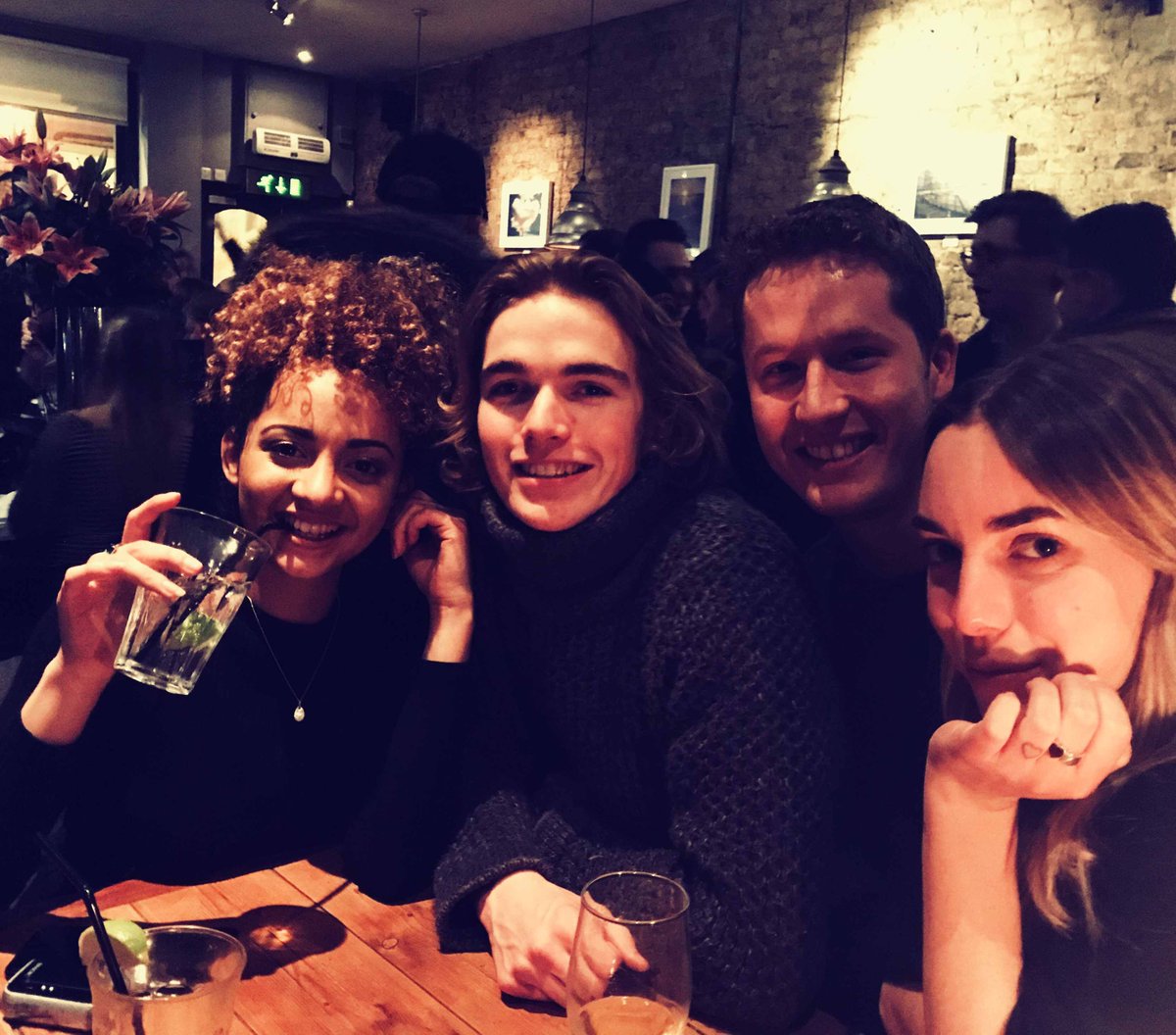 Nearly the weekend! 🙌🏼 Time to get your glad rags on!

#thursdays #thursdaynightplans #champagnebar #freinds #nightout