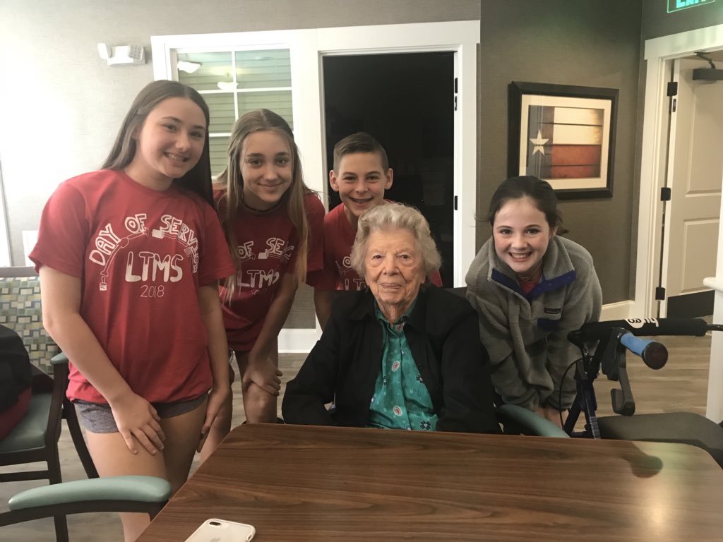 WeidenbachlLisa's tweet photo. Serving at Lake Travis Independent Living! We ♥️ Mabel! #LTMServes https://t.co/ase6wTZCPk