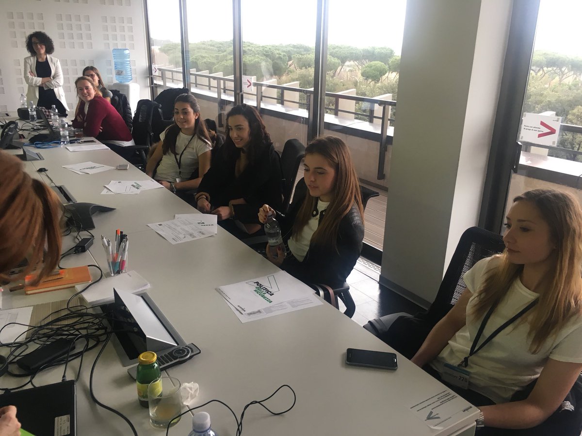 alumnitalia's tweet photo. Si è appena concluso il primo Leaders for a Day del 2018.
Oggi 10 ragazze hanno trascorso una giornata insieme ai manager di @AvanadeItaly! #pressforprogress #jaL4D #IWD2018 #AvanadeIWD
@jaItalia https://t.co/EOaaG0nWCV