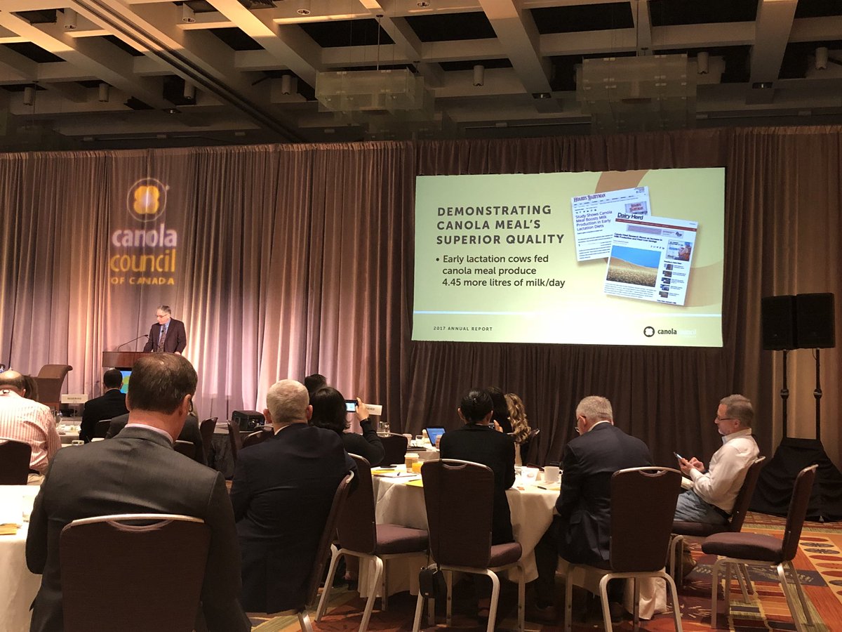 ABcanolaReg5's tweet image. Jim Everson, President of the @canolacouncil, gives the annual update at the AGM at #cccps.