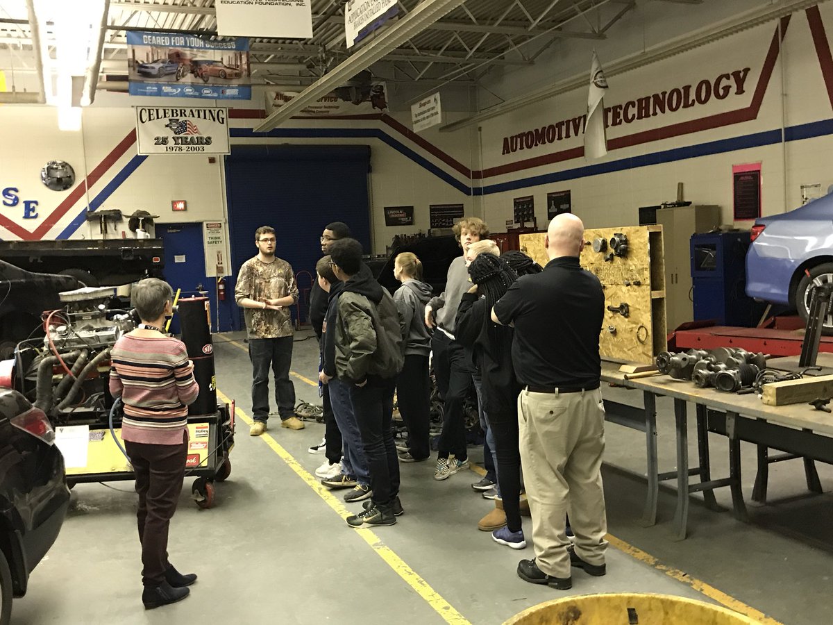@STEAMhigh student sharing what he has learned at Eastside Tech with visiting STEAM sophs. Glad he had the opportunity to share his passion. Exploring more #EducationPathways to their futures. @FCPSKY