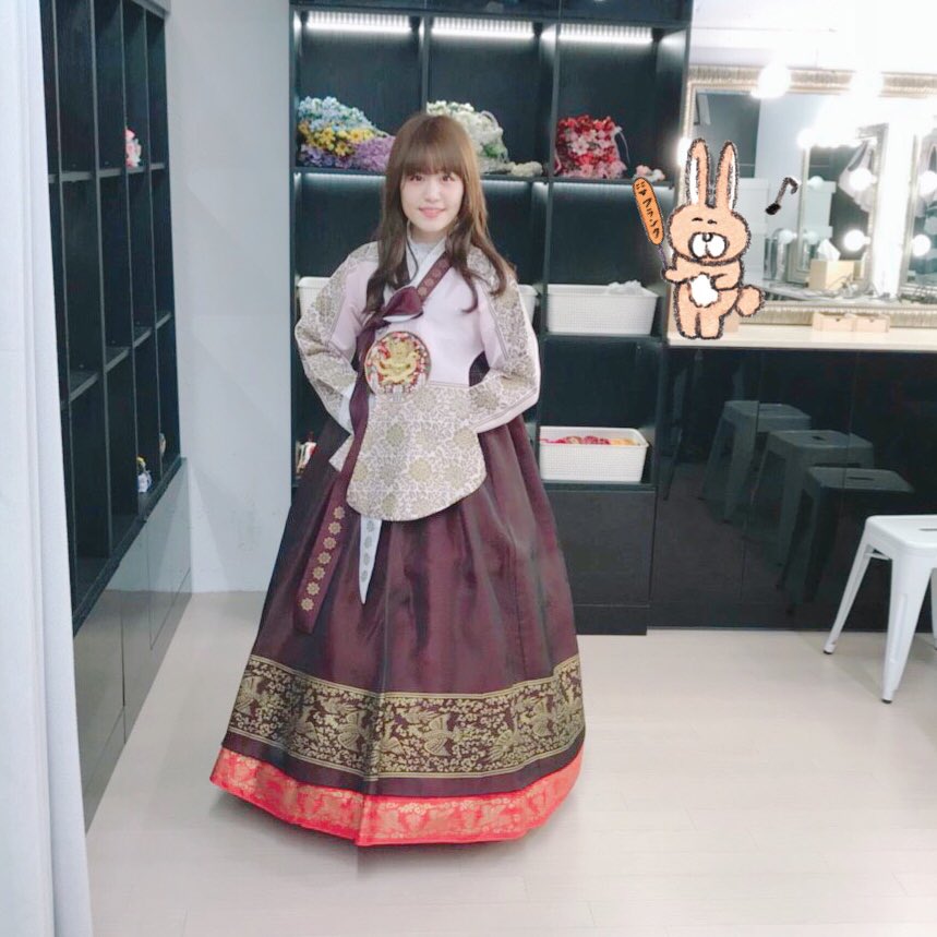 Nao Negicco En Twitter うっふん えっへん おっほん これは伝統的なチマチョゴリでごあす このチマチョゴリを着た時は手は服の下のお腹のところにしまうんだって 新潟から韓国へ 新潟空港 韓国 伝統 チマチョゴリ また着たいぜ