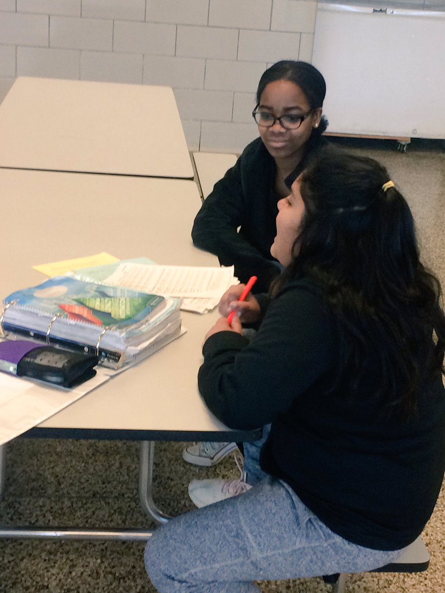 8th grade student mentors and leadership team mentors meet w 6th grade students at <a href="/CorkranMSAACPS/">CorkranMSAACPS</a> today to set academic goals for the remainder of the MP using a growth mindset approach #AACPSAwesome <a href="/AACountySchools/">AACPS</a> <a href="/OEASAaacps/">Office of Equity</a>