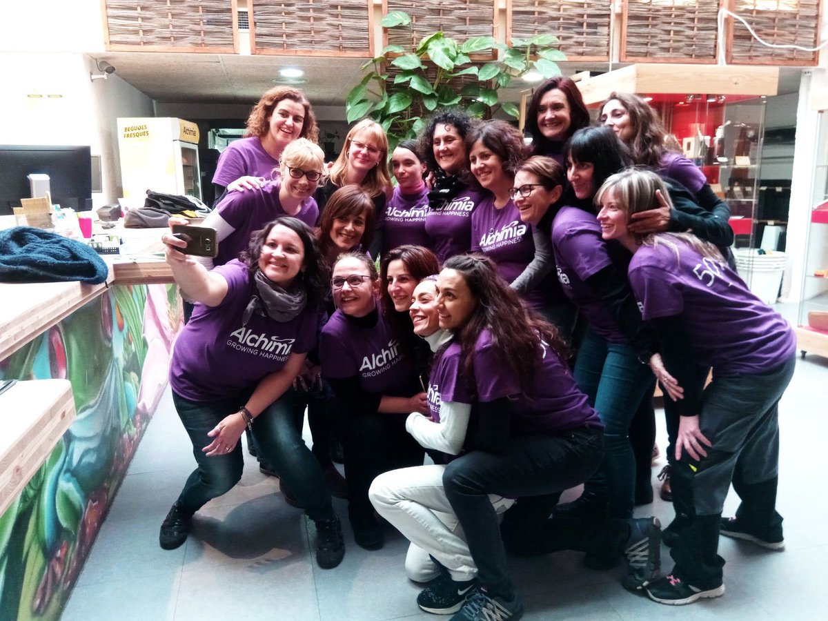 PhiloSeeds's tweet photo. En @alchimiaGrow y @PhiloSeeds, hoy se para. Y no pedimos paridad ni equiparación de sueldo, porque de eso, afortunadamente ya gozamos. Pero hay muchas, demasiadas mujeres que NO.
Por ellas, por todas.
#DiaDeLaMujer https://t.co/6ndHcoVC7i