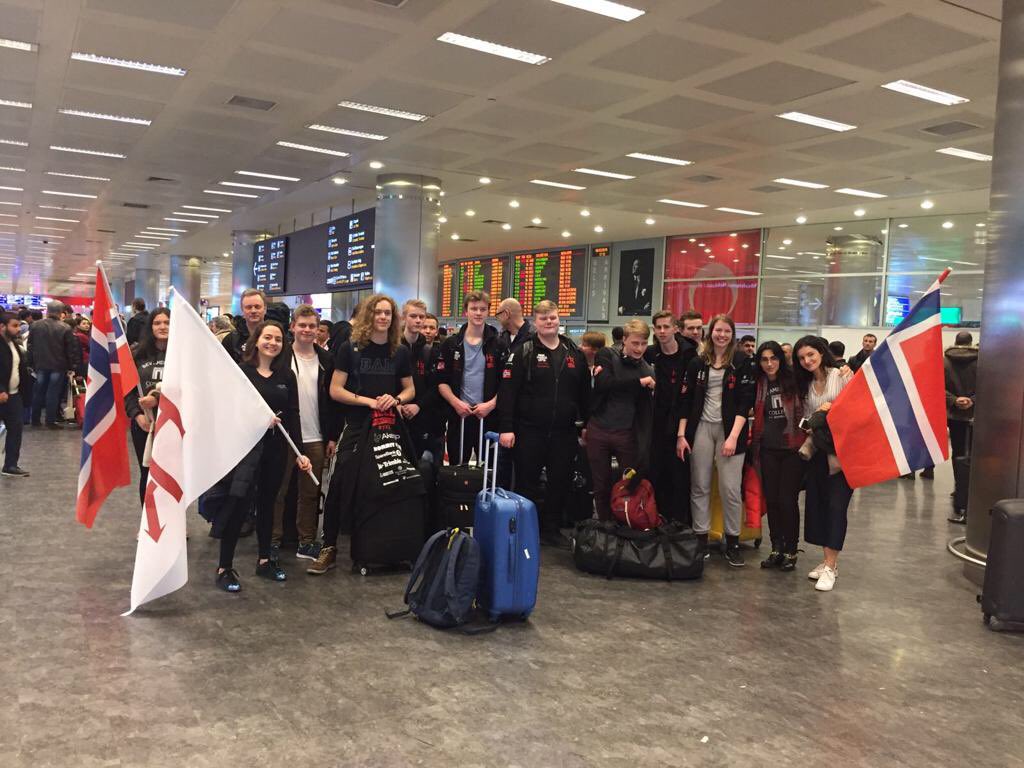 XSHARC6838's tweet image. Today, we greeted Hell Robotics team from the airport👌🏻🤖🦈 #powerup #xsharc6838 #hellrobotics7239 #frc #morethanrobots #last1day #turkishregional2018
