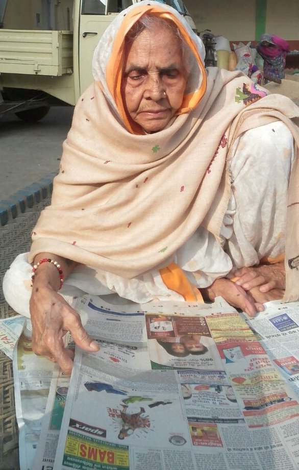GirishRSingh's tweet photo. माँ से ज्यादा और कोई प्रेरणादायी नही हो सकता, सिर्फ कक्षा दो तक पढ़ी थी,पर हमेशा पढ़ने की ललक, हर परिस्थितियों में पोजिटिवीटी से भरपूर, पुरानी परंपरा को सहेजते हुए, हमेशा नई को अपनाने की चाह बनी रही🙏🙏 #SheInspiresMe https://t.co/g1mNvGAxoG