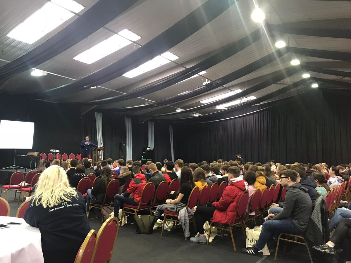DHLjobs's tweet photo. Steve and Charlotte from the Apprenticeship Team are in Lincolnshire today talking to Year 12 students about #Apprenticeships at #DHL #NAW2018 #WorksForMe #inspringfutures #linchigher https://t.co/DmQhX55sRU
