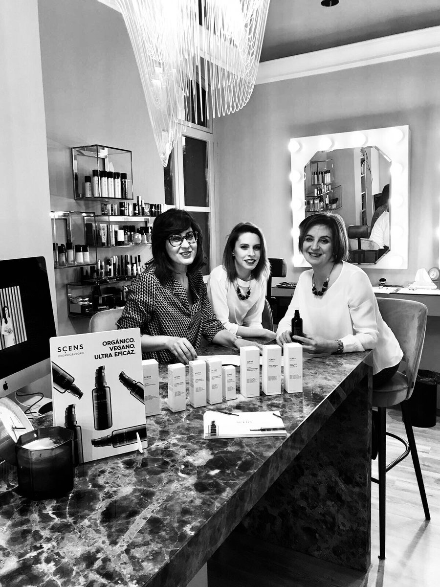 Gracias al equipo de <a href="/ReyesTabares/">Reyes Tabarés</a> por disfrutar de una jornada repleta de #ilusión #estetica y #profesionalismo.