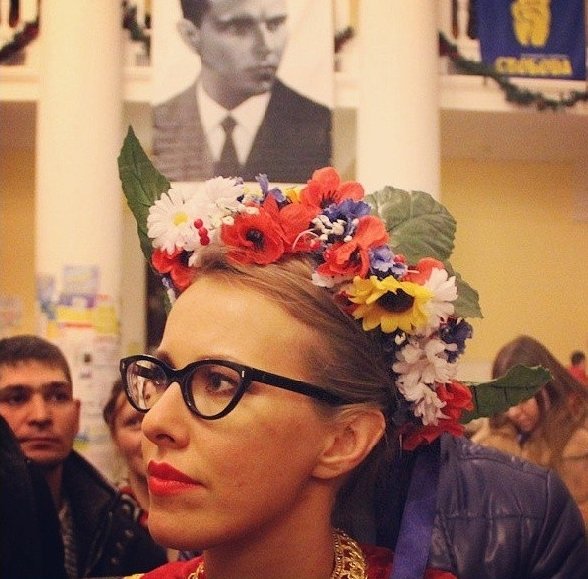Ксения собчак в чепчике фото