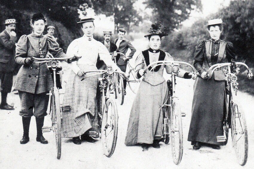 Pedaleaxlacalle's tweet photo. “El uso de la bicicleta ha hecho más por la emancipación
de la mujer que cualquier otra cosa en el mundo.”
Susan B. Anthony, en una conversación con Nellie Bly. https://t.co/fJVHqtKqbJ