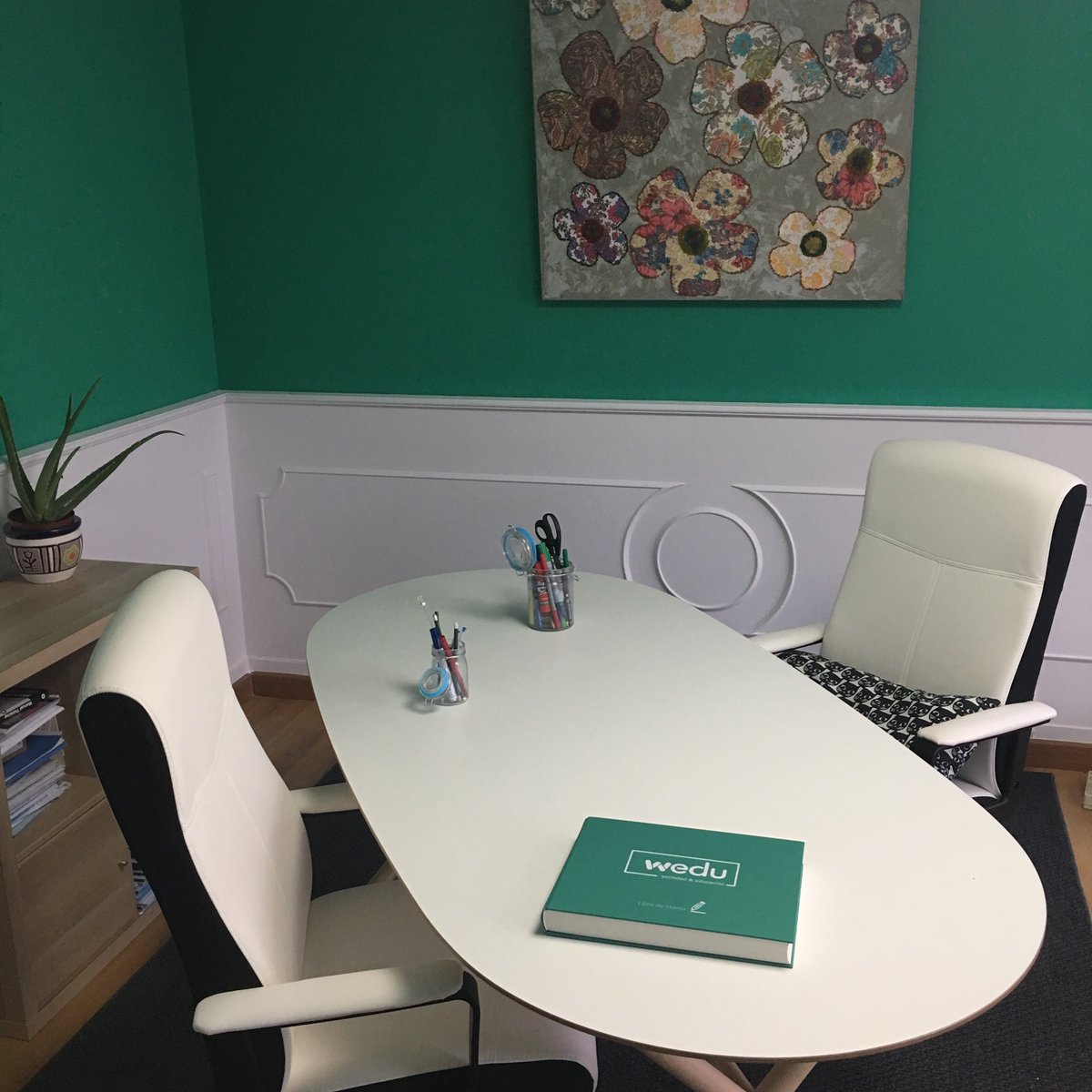 Alis, Marta, Ana, Naza y Silvia, las mujeres que hacemos WEDU cada día, nos esforzamos por hacer de este mundo un lugar mejor, más justo,  
más alegre, más ecológico. Cargado de algunas de las cosas que ser mujer representa: fuerza, amor y solidaridad #DiaDeLaMujer #8MParamos