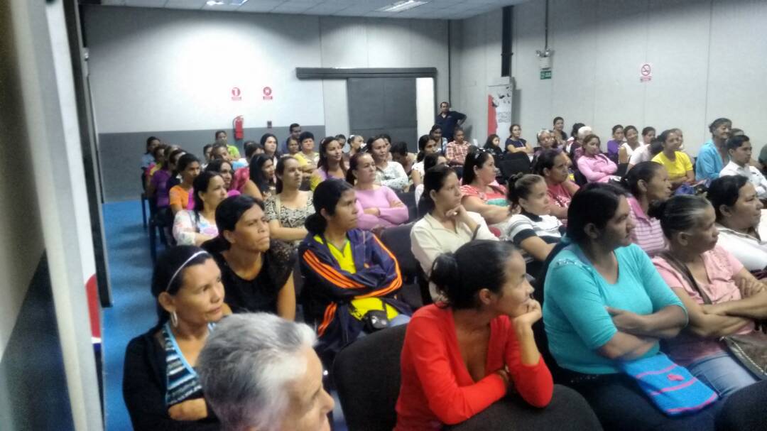 SacsTrujillo's tweet photo. @SacsTrujillo @SACS_MPPS Potenciando la salud del Pueblo, dicta curso a madres procesadoras de alimentos de las Casa de Alimentación de los sectores populares del municipio Valera. https://t.co/scqlukkekB