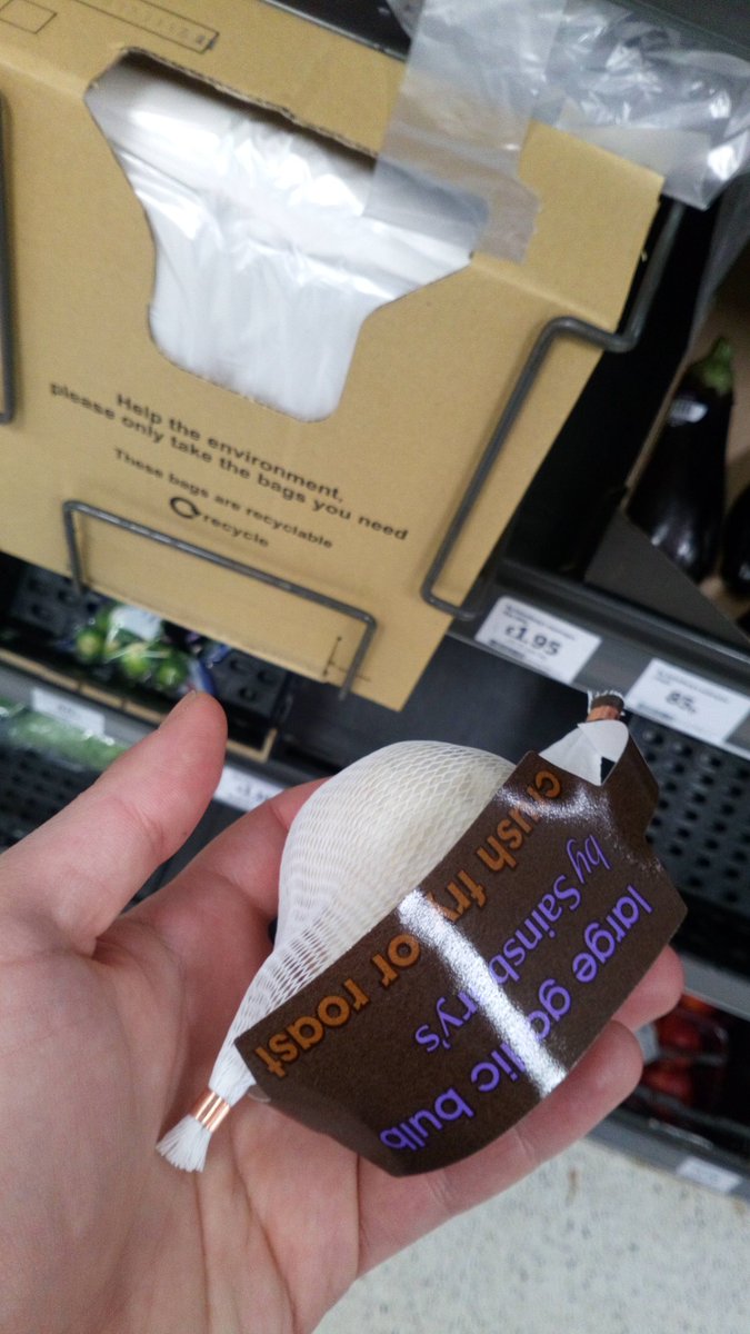 CurlyJase's tweet image. Yo @sainsburys couple of things:
1) this "large" garlic bulb (see - average-sized) costs 60p in my local sainsburys, almost double everywhere else and
2) why does one bulb need this much packaging? #badpackaging
#screwtheplanetamiright