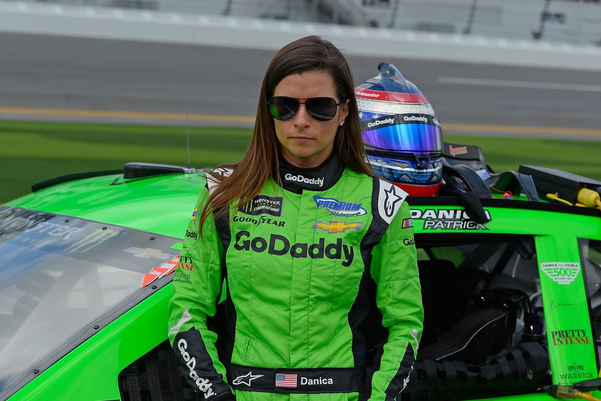 balkan_auto's tweet photo. 1. Janet Guthrie – inžinjer avijacije i prva žena koja se kvalifikovala za Indinapolis i Dayton 500 trke
2. Danica Patrick – najuspešnija žena u istoriji relija i prva koja je pobedila u IndyCar trci
3. Jovana Jovanović – jedini ženski reli vozač u Srbiji 

#8mart 🌹 https://t.co/ywjzGHr7O0