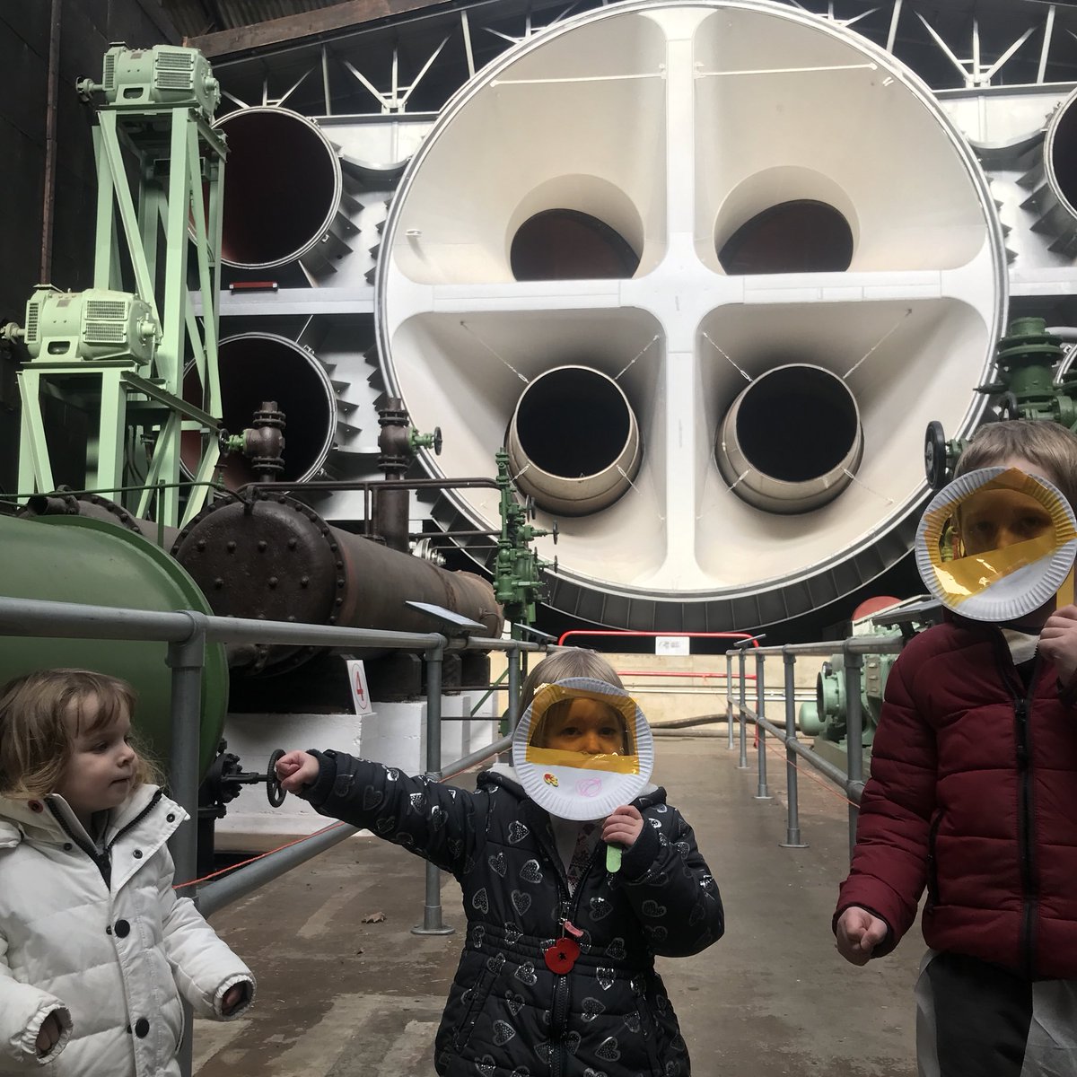 BM_Learning's tweet photo. Super #rocketscience in the #StratChamber from our #MiniAces @BrooklandsMuseu this morning! #ZoomZoomZoom #kidsinmuseums #byebyeAlainaAlastair https://t.co/AWlQjsEUSV