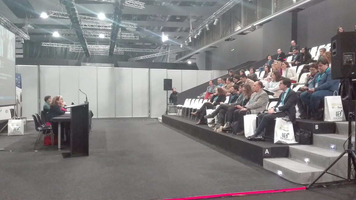 farmaforum's tweet photo. Continua la #MesaRedonda de @FEBiotec sobre terapias avanzadas en la industria #farma en #Farmaforum2018 https://t.co/zhcUnco2H7