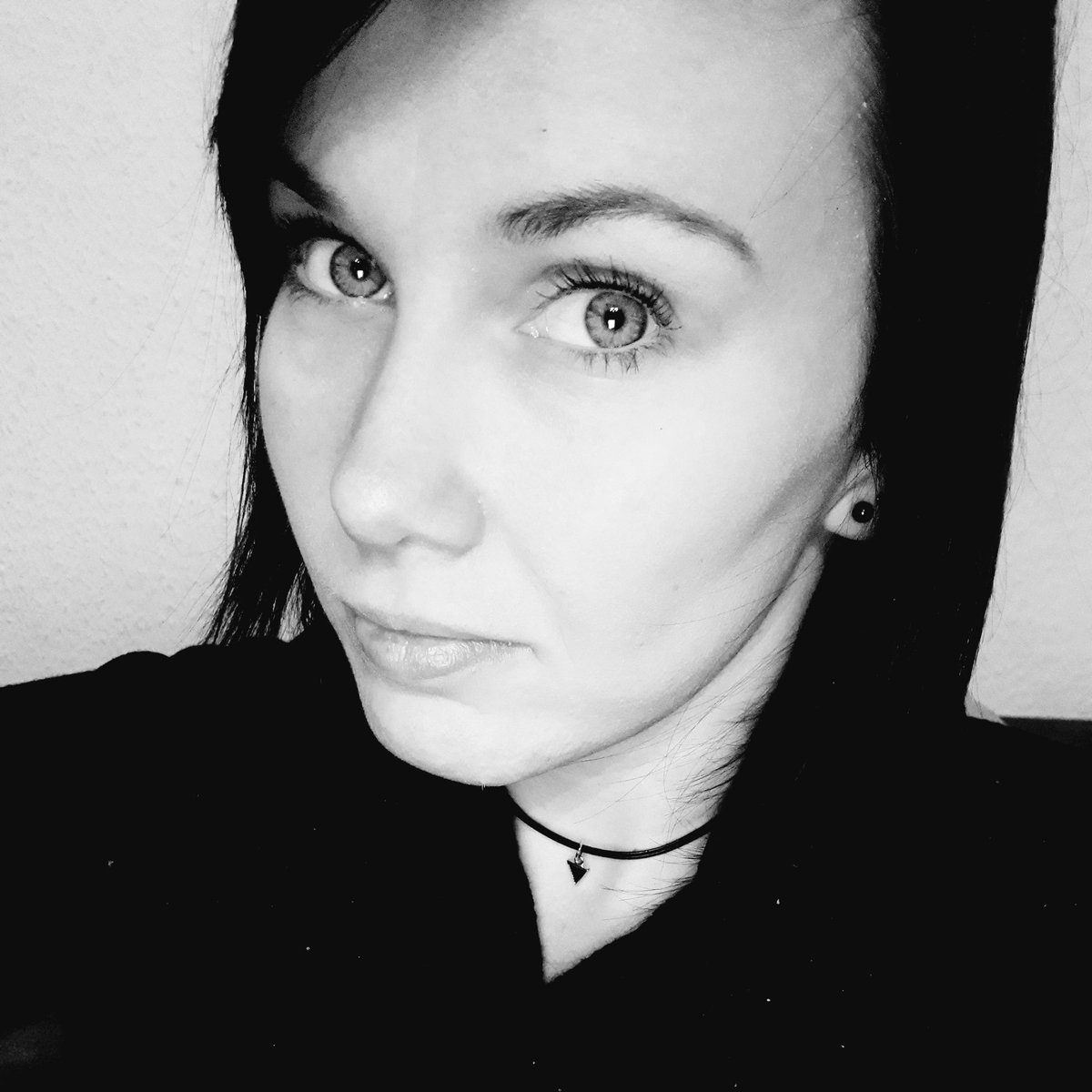 dine_picture's tweet photo. #selfie #blackandwhitephotography #women #blackhair #blueeyes #portraitphotography #selfportrait https://t.co/2ZHJ0okhkU